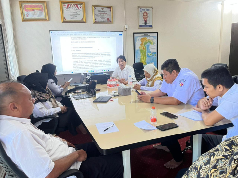 Gazali Hadis, Koordinator Divisi Penanganan Pelanggaran dan Penyelesaian Sengketa (Koordiv PP & PS) Bawaslu Kabupaten Maros saat menyampaikan pandangannya dalam Rapat Koordinasi persiapan kegiatan kepemiluan di kantor Bawaslu Sulsel, Kota Makassar, pada Rabu, 10 Juni 2026
