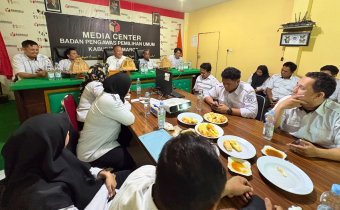 Koordinator Divisi Hukum, Pendidikan dan Pelatihan Bawaslu Sulsel, Andarias Duma dalam pelatihan penyusunan kajian hukum dugaan pelanggaran di Kabupaten Maros, Kamis, 18 Juni 2026